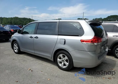 2011 Toyota Sienna z USA, uszkodzony, nr VIN 5TDZK3DC6BS009468